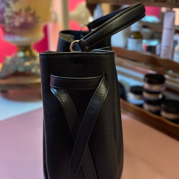 TORY BURCH ROMY SUEDE BUCKET BAG- IN BLACK - Picture 2 of 10